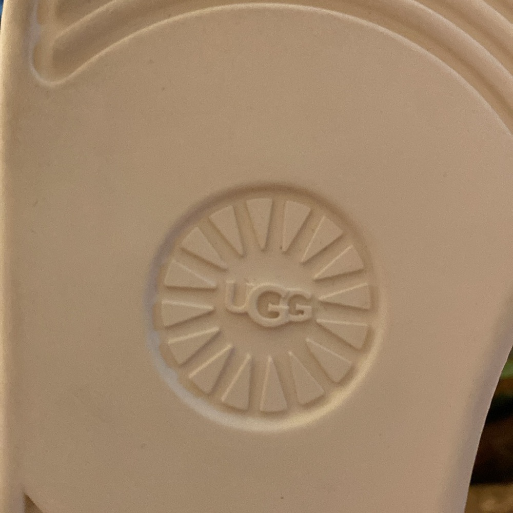 NWOT UGG Zilo II high top leather sneaker; SUEDE DARKER ON RIGHT SHOE TIP - Picture 7 of 11